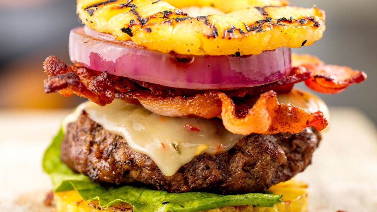preview for Pineapple Bun Burgers Are the Low-Carb Burger Hack Your Summer Needs