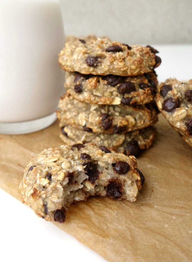 Food, Dish, Snack, Cuisine, Oatmeal-raisin cookies, Chocolate chip cookie, Cookie, Ingredient, Cookies and crackers, Dessert, 