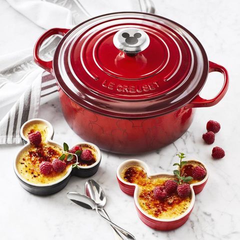 Food, Lid, Dish, Cookware and bakeware, Ingredient, Cuisine, Cranberry, Dutch oven, Dishware, Produce, 