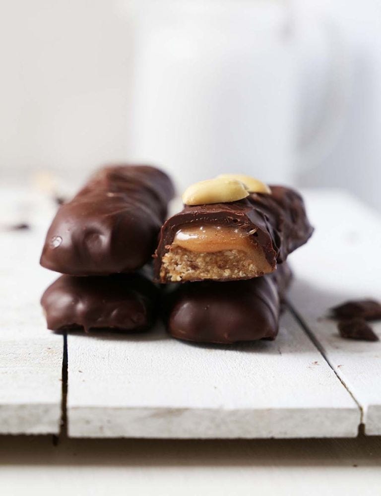 Food, Bossche bol, Cuisine, Profiterole, Chocolate, Dish, Dessert, Ganache, Ingredient, Baked goods, 