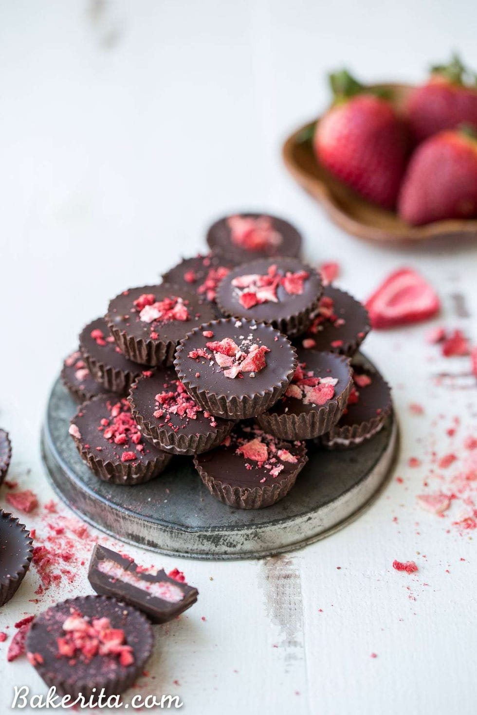 Food, Cuisine, Dish, Chocolate, Dessert, Chocolate brownie, Ingredient, Confectionery, Baked goods, Chocolate truffle, 