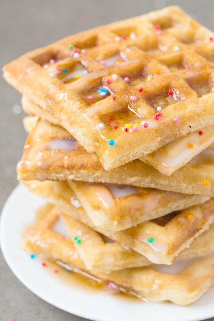 Food, Dish, Cuisine, Saltine cracker, Ingredient, Cracker, Sprinkles, Baked goods, Confectionery, Snack, 
