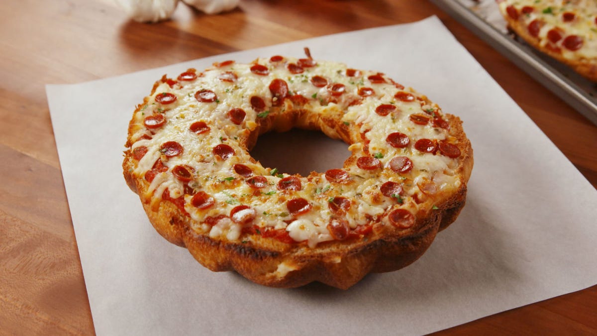 Video player poster image preview for '90s Kids Will Freak Over This Supersized Bagel Bite!