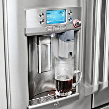 Liquid, Fluid, Small appliance, Kitchen appliance, Drink, Glass, Drinkware, Tableware, Espresso machine, Machine, 