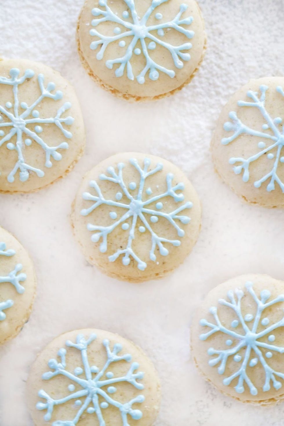 <p></p>
<p><strong>Get the recipe from <a href="http://www.epicureanmom.com/2011/12/vanilla-macarons-filled-with-vanilla.html" target="_blank">Epicurean Mom</a>.</strong></p>