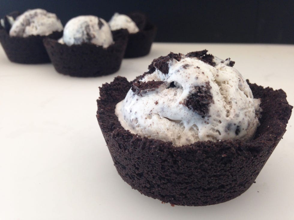 <p><strong>Oreo Bowls</strong><br /> Spray jumbo muffin tin with nonstick cooking spray. Mix 4 tablespoons softened butter, 2 cups crushed Oreos, and a pinch of salt with hands. Press Oreo crumb mixture into muffin tin, pressing along sides to form a bowl. Bake at 350 degrees F for 8 to 10 minutes, until firm. Once cool, remove from pan, and serve with ice cream. Garnish with an Oreo.</p>