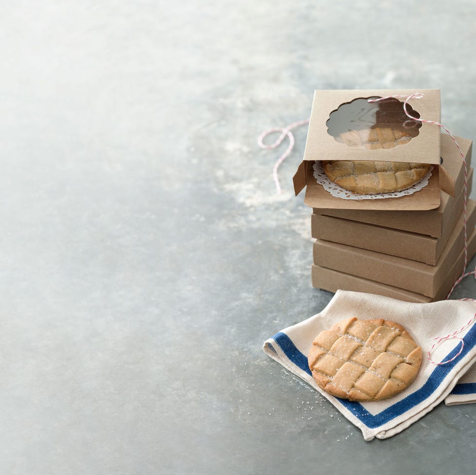 <p>Santa is sure to love this creative combination treat, which is like a classic cinnamon-sugar cookie and buttery pie crust in one.</p>
<p><strong>Recipe:</strong> <a href="http://gogonow.org/recipefinder/cinnamon-sugar-lattice-cookies-recipe-clx1213%22 target="_blank"><b>Cinnamon-Sugar Lattice Cookies</b></a></p>