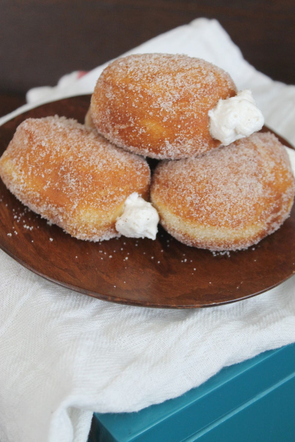 <p>We couldn't say no to these cream-filled, sugar-dusted delights. With a dab of gooey filling peaking out, they'll be the most irresistible thing on the brunch buffet.</p>
<p><strong>Get the recipe at <a href="http://www.xoxohannah.com/2013/07/homemade-vanilla-creme-filled-donuts.html">xoxohannah</a>.</strong></p>
