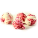 <p>Fruity flavors might not seem like an obvious choice for popcorn, but when paired with sweet, vanilla-scented white chocolate, it doesn't seem like such a bad idea.</p>
<p><a href="http://www.kukuruza.com/" target="_blank">kukuruza.com</a></p>