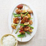 <p>Cubed nectarines, green onions, and soy sauce-covered chicken make up these tasty and simple kabobs. Baste them with cider vinegar, and these skewers are ready to eat in just ten minutes.</p><p><strong>Recipe:</strong> <a href="http://gogonow.org/recipefinder/quick-chicken-kabobs-recipe-ghk0813%22%3E%3Cstrong%3EQuick Chicken Kabobs</strong></a></p>