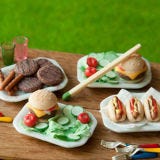 <b>The Artist:</b> Caroline McFarlane-Watts, <a href="http://hummingbirdminiatures.blogspot.com/" target="_blank">Hummingbird Miniatures</a><br /><br />

We couldn't resist sharing another incredible work from Caroline McFarlane-Watts. This spread of traditional American fare proves that bigger isn't always better in the U.S.A. The cheeseburgers are just 1.1 cm tall and the hot dogs are 1.4 cm long.