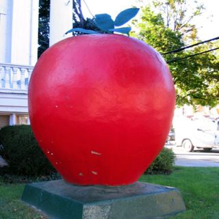 World's Largest Apple, Winchester, VA