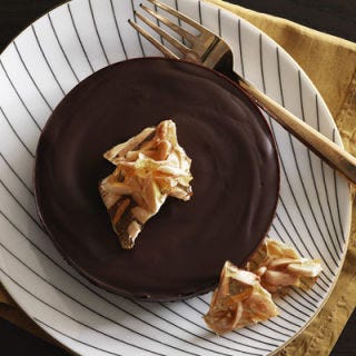 <p>For a sweet finish on date night, try this easy, chilled chocolate tart created by Giada De Laurentiis.</p><p><b>Recipe:</b> <a href="/recipefinder/chocolate-honey-almond-tarts-recipe-rbk0211"><b>Chocolate Honey Almond Tarts </b></a></p>