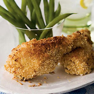 <p> Dinnertime stomachs grumbling louder than a 12-piece band? Satisfy that hunger with these crispy <a href="http://www.womansday.com/Recipes/Oven-Fried-Drumsticks-Recipe2" target="_blank">Oven-Fried Drumsticks</a>. With a batter of egg whites and mustard and a coating of spice-laced panko bread crumbs, this main course is a healthier dinner option in a season filled with culinary decadence. </p>  												