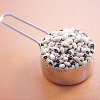 Also called black-eyed peas or cow peas. Mild-flavored and thin-skinned, so they cook faster than most other beans. Often served in the south with pork and corn bread.