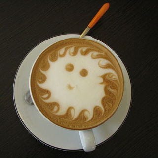 <p>Leaving your regular coffee joint grumpy would be impossible after being handed this grinning sun, which appears to be part pour and part etching.</p>