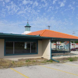<p>Howard Johnson's is synonymous with 1950s and '60s dining. It was launched by Howard Johnson himself in the 1920s as a soda fountain and lunch counter, and by 1954 there were 400 outposts in 32 states. One of the first major restaurant chains, it went public in 1961 with 605 restaurants as well as 88 motor lodges, both of which were major fixtures dotting the new American highway landscape that was growing during this time.</p>
<p>The company peaked in in the mid-1970s, but business fell off after that. The business model of serving pre-made high-quality food in traditional dining rooms lost popularity amid the boom in fast food like McDonald's, and after many changes in ownership over the years only two Howard Johnson's restaurants remain, in Lake Placid, N.Y., and Bangor, Maine.</p>