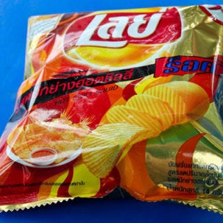 <p>Why Lay's thought that folks would want to eat squid-flavored chips, we can't say. Why not leave the squid out of it and just go for hot chile?</p>