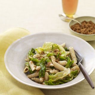Tasty beans and greens add flavor and nutrition to this simple pasta recipe.<br /><br /><b>Recipe: <a href="/recipefinder/penne-escarole-beans-pasta-recipe" target="_blank">Penne with Escarole, White Beans, and Toasted Breadcrumbs</a></b>
