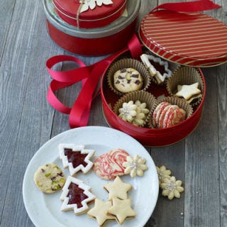<p>Infuse Linzer cookies with even more Christmas spirit by cutting the dough into iconic tree shapes (pictured on plate) before baking. Santa will appreciate the extra effort!
</p>
<p><strong>Recipe: <a href="http://gogonow.org/recipefinder/linzer-tart-christmas-trees-recipe-clv1210%22%3ELinzer Tart Christmas Tree</a></strong></p>