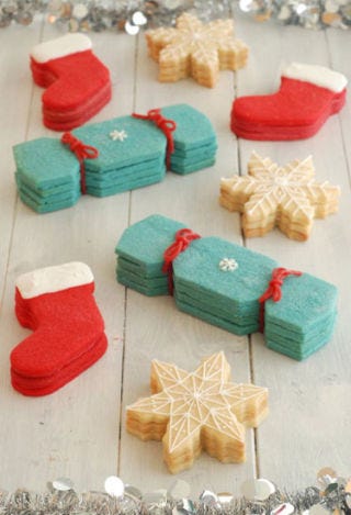 Costume accessory, Costume hat, Finger food, Baked goods, Biscuit, Confectionery, Cookies and crackers, Christmas, Sweetness, Dessert, 