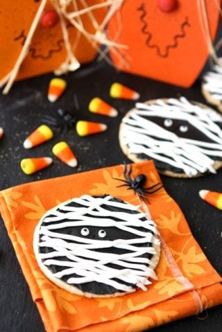 <p>These cookies are perfect for crafting with the help of little hands — the messier, the better.</p>
<p><strong>Get the recipe from <a href="http://www.cookincanuck.com/2011/10/halloween-mummy-cookie-recipe/" target="_blank">Cookin' Canuck</a>.</strong></p>