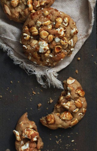 <p></p>
<p><strong>Get the recipe from <a href="http://www.bakersroyale.com/cookies/caramel-corn-and-cashew-cookies/" target="_blank">Bakers Royale</a>.</strong></p>
