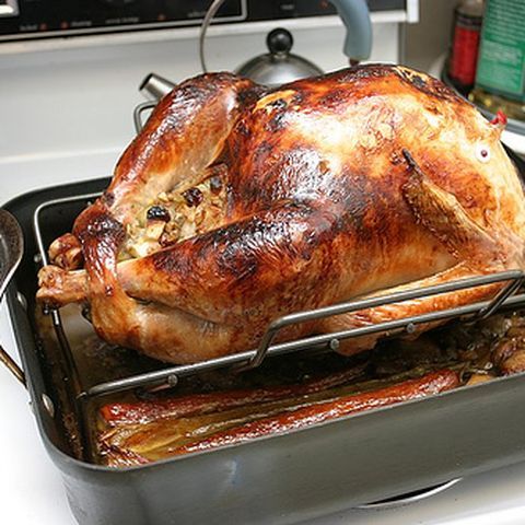 https://hips.hearstapps.com/del.h-cdn.co/assets/cm/15/10/480x480/54f95403c1b0d_-_thanksgiving-beer-turkey.jpeg?resize=1200:*