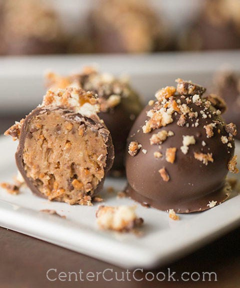 
<br /><br />
<p>Get the recipe at: <a href="http://centercutcook.com/samoas-truffles-girl-scout-cookies/">centercutcook.com</a></p>