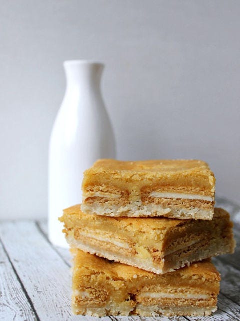 <p>Sugar cookie base, blondie topping, whole Golden Oreos scattered throughout. Yes, yes, and yes.</p>
<p><strong>Get the recipe from <a href="http://www.lifewiththecrustcutoff.com/golden-oreo-blondies/" target="_blank">Life with the Crust Cut Off</a>.</strong></p>