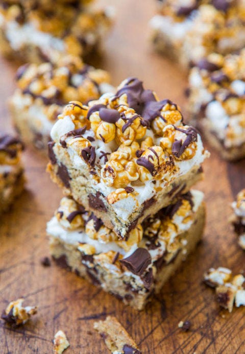 <p></p>
<p><strong>Get the recipe from <a href="http://www.averiecooks.com/2013/10/caramel-corn-marshmallow-chocolate-chip-cookie-bars.html" target="_blank">Averie Cooks</a>.</strong></p>