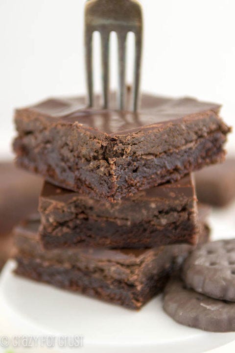 <br /><br />
<p>Get the recipe at: <a href="http://www.crazyforcrust.com/2014/03/thin-mint-truffle-brownies">crazyforcrust.com</a></p>