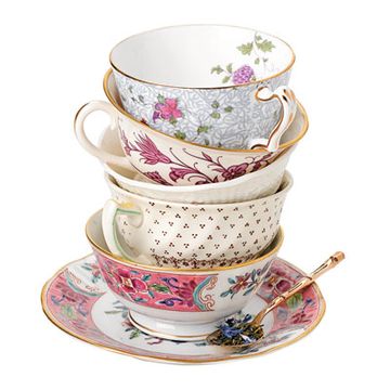 Mismatched tea sets bring eccentric English flair to a table setting