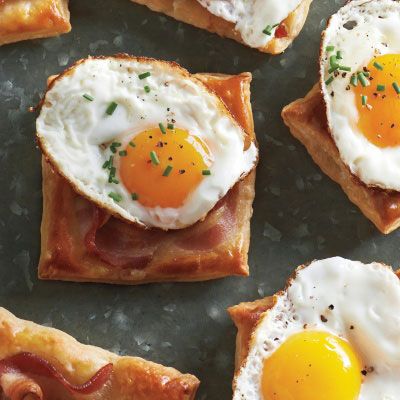 fried egg and bacon puff pastry squares