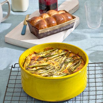 Make brunch a leisurely affair with this quick and easy asparagus and potato egg bake recipe.
 Recipe: Asparagus and Potato Egg Bake