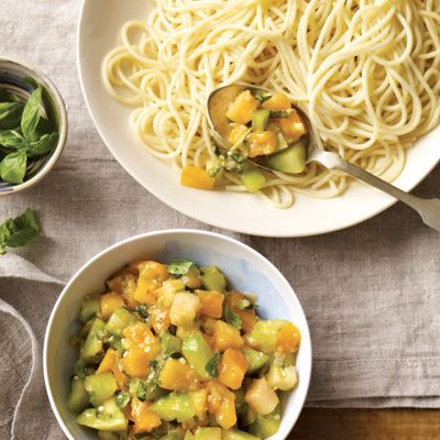 <p>Jere and Emilee Gettle love the Green Zebra tomato, which is as sweet as red ones but with a citrusy tang. They toss it with yellow tomatoes for a colorful, uncooked pasta sauce.</p><p><b>Recipe: </b><a href="/recipefinder/angel-hair-green-yellow-tomato-sauce-recipe-fw0811" target="_blank"><b>Angel Hair with Green-and-Yellow-Tomato Sauce</b></a></p>