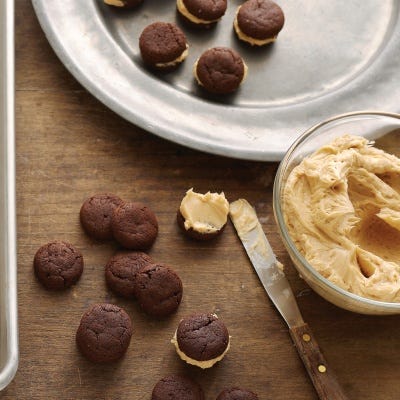 Chocolate-Caramel Sandwich Cookies <p>These bite-size sandwich cookies are perfect for a Halloween party or a lunchbox treat.</p>
<p><strong>Recipe:</strong> <a href="http://gogonow.org/recipefinder/chocolate-caramel-sandwich-cookies-recipe-mslo0913%22%3E%3Cstrong%3EChocolate-Caramel Sandwich Cookies</strong></a></p>