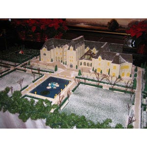 <p>In 2007, David Diffendorfer paid homage to the Biltmore House and Gardens in gingerbread. Located in Asheville, North Carolina, the 250-room chateau that served as Diffendorfer's inspiration belonged to George Vanderbilt and was completed in 1895.</p>