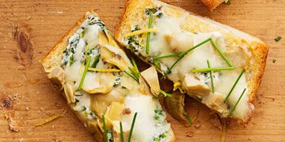 <p>This creamy French bread pizza with fresh spinach, cream cheese, and artichoke is a weeknight dinner dream.</p>
<p><b>Recipe: <a href="http://www.delish.com/recipefinder/spinach-artichoke-pizza-recipe-ghk1013" target="_blank">Spinach-Artichoke Pizza</a></b></p>