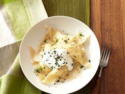 https://hips.hearstapps.com/del.h-cdn.co/assets/cm/15/10/54f648d6ce9f9_-_pierogies-recipe-ghk1112-aoipwk-xl.jpg?crop=1xw:0.75xh;center,top&resize=1200:*