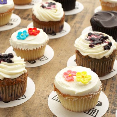 With America’s cupcake obsession showing no signs of waning, talented pastry chefs at some of the best bakeries in the country are crafting outstanding variations with locally grown fruits, intense dark chocolate and other carefully selected ingredients.