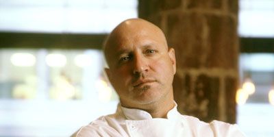 While Top Chef judge Tom Colicchio made a name for himself as a high-end chef, he also makes a mean sandwich. The successful restaurateur branched out from fancy and pricey establishments back in 2003, when he founded 'Wichcraft. The chain now exists in New York, San Francisco, and Las Vegas and is known for making innovative, high-quality sandwiches with the freshest of ingredients.