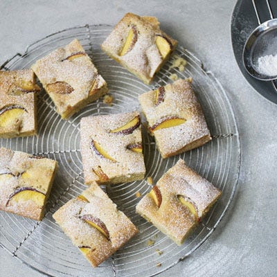 <p>On Top Chef, Kristen Kish's winning menu included fennel pollen olive oil cake. She makes the simplified version here with peach slices.</p><p><b>Recipe: </b><a href="http://gogonow.org/sweet-peach-olive-oil-cake-recipe-fw0613%22 target="_blank"><b>Sweet Peach Olive Oil Cake</b></a></p>