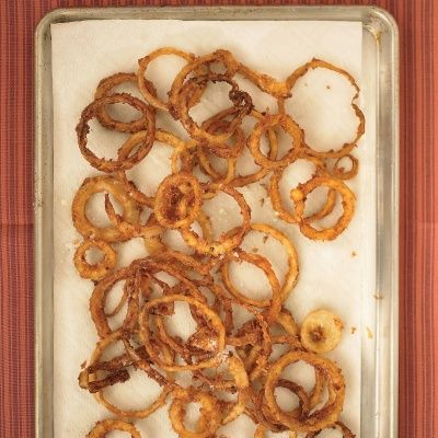<p>When deep-frying, do not fry more than one layer of rings at a time (although a little overlap is fine). Oil temperature will drop after each batch; make sure it returns to between 325 and 350 degrees F before adding more rings.</p>
<p><strong>Recipe:</strong> <a href="../../../recipefinder/buttermilk-onion-rings-recipe-mslo0313" target="_blank"><strong>Buttermilk Onion Rings</strong></a></p>