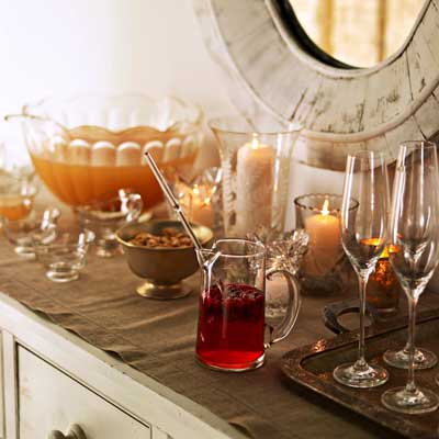 <p>Warm apple cider is seasonal enough to steal the show at your holiday parties, but with a kick of bourbon, it's downright irresistible.</p>
<p><strong>Recipe: <a href="http://gogonow.org/recipefinder/warm-bourbon-cider-recipe%22 target="_blank">Warm Bourbon Cider</a></strong></p>