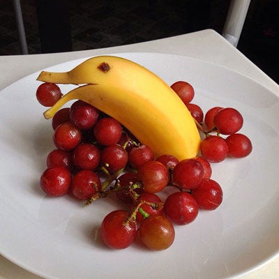 <p>One order of dolphin banana and grapes, please.</p>