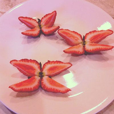 <p>Strawberry butterflies would make the perfect dessert garnishes.</p>