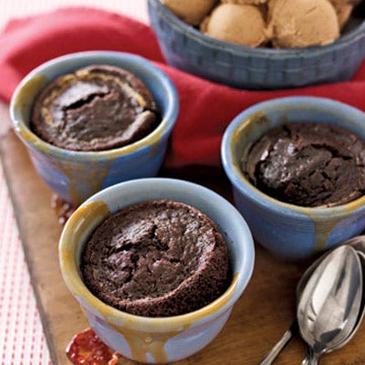 <p>In this variation on our <a href="http://gogonow.org/recipefinder/basic-chocolate-cake-25%22%3E%3Cb%3EBasic Chocolate Cake</b></a>, warm caramel sauce spooned into a ramekin's base results in a cake with an irresistibly gooey surprise. </p><p><b>Recipe: </b><a href="http://gogonow.org/recipefinder/warm-chocolate-caramel-cakes-38%22%3E%3Cb%3EWarm Chocolate and Caramel Cakes</b></a></p>