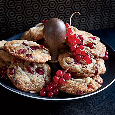 Big White Chocolate, Almond and Cranberry Cookies <p>Almond flour and toasted almonds give these crispy, chewy cookies doubly nutty flavor.</p><p><strong>Recipe:</strong> <a href="http://gogonow.org/recipefinder/big-white-chocolate-almond-cranberry-cookies-recipe-fw1213%22%3E%3Cstrong%3EBig White Chocolate, Almond and Cranberry Cookies</strong></a></p>