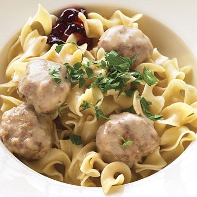 <p>This Scandinavian favorite goes from appetizer to main in a flash (just add noodles), and it's ready when you are. It's traditional to serve these meatballs with sweet-tart lingonberry jam.</p>
<p><b>Recipe: <a href="http://www.delish.com/recipefinder/swedish-meatballs-recipe" target="_blank">Swedish Meatballs</a> </b></p>